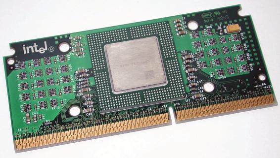 Escola Alcides Maya - Primeiro Módulo CELERON O Celeron, criado em 1998 foi um processador de baixo custo e baixo desempenho, baseado na arquitetura do Pentium II, utilizando inclusive o mesmo Slot e