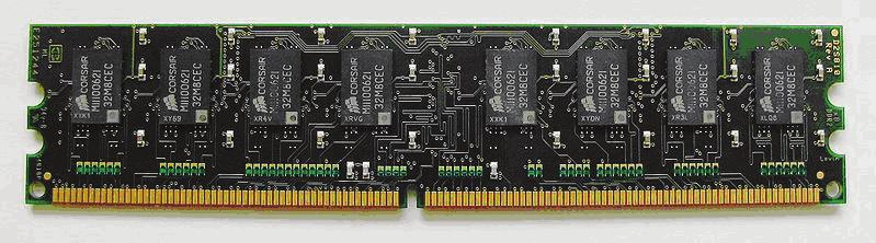 Na prática uma memória DDR tem o dobro da performance de uma memória SDRAM pois ela efetua duas operações a cada ciclo do clock.