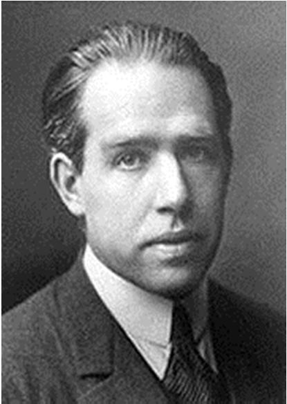 5. O MODELO DE BOHR Os primórdios da descrição quântica da matéria Em 1913, Niels Heinrich David Bohr (1885-1962) desenvolveu um novo modelo atômico.