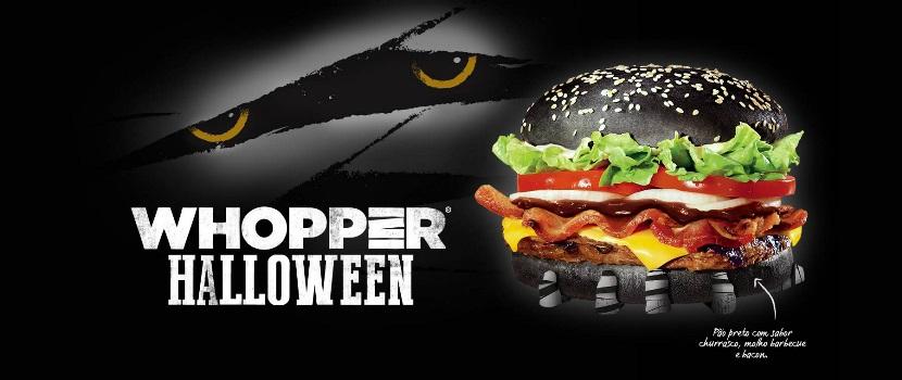 Whopper Halloween do Burger King Provamos Um ícone da rede Burger King no Japão chegou ao Brasil por tempo limitado: o Whopper no pão preto mas não é pão preto no maior estilo pão de centeio