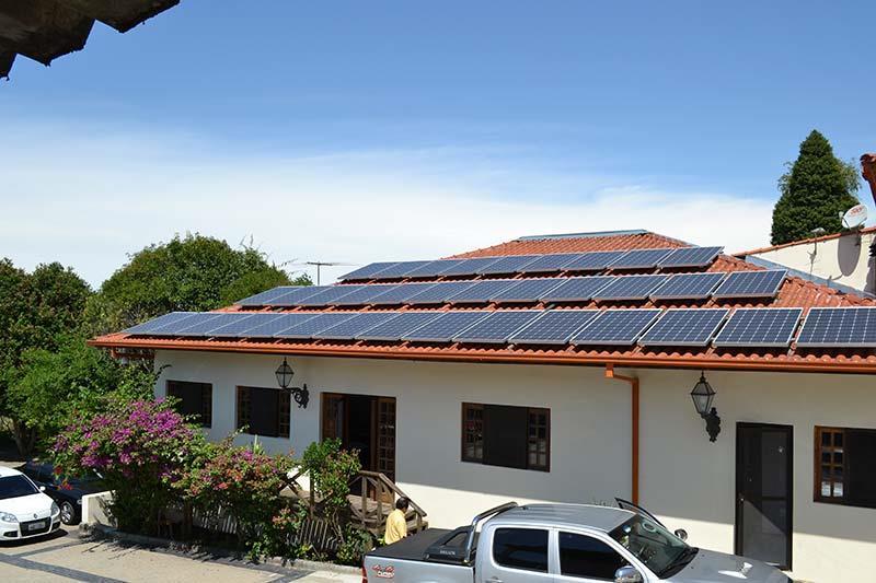 67 Figura 43 Vista dos módulos fotovoltaicos Fonte: ELCO SOLAR, 2016a 4.4 SISTEMA ELCOSUL O sistema de 50,4 kwp ELCOSUL está em operação desde junho de 2015.