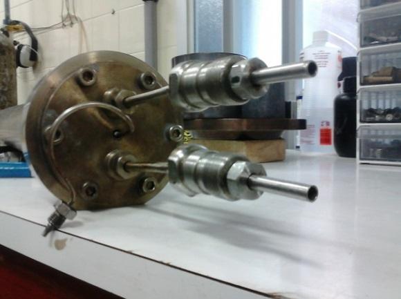 Um manómetro é colocado antes do fluxímetro para controlar a pressão do cilindro.