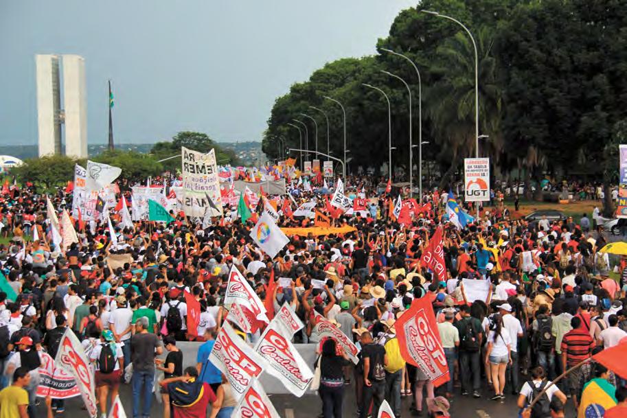 de todo o Brasil ocuparam as ruas por seus direitos nos protestos do dia das mulheres, 8 de março A partir da progressão do julgamento das propostas do governo Temer,