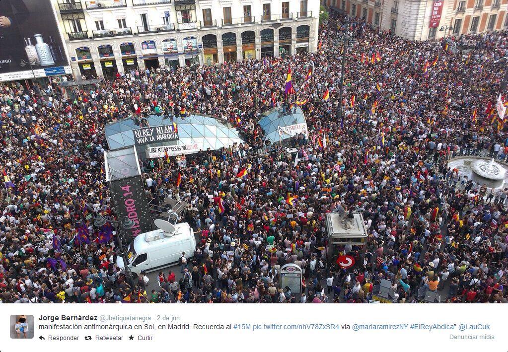 Figura 2: Imagem da praça Puerta Del Sol, em Madri, no dia 02 de junho de 2014. Fonte: https://twitter.com/search?q=%23elreyabdica%20%2315m&src=typd Acesso: 09 de junho de 2014.