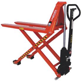 Porta Paletes HL 1006 1500 kg Bomba de elevação Pegadeira ergonómica Transporta e eleva paletes de uma forma ergonómica até à altura de trabalho pretendida.