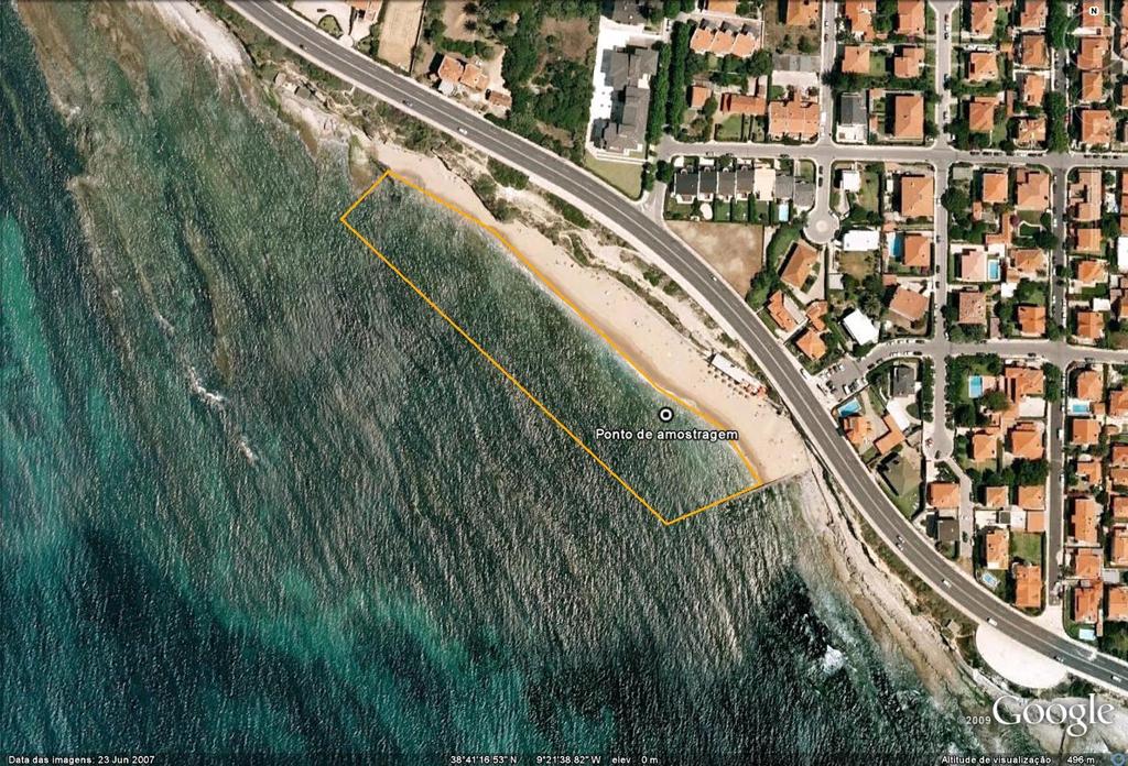 Delimitação da Água Balnear e Localização do Ponto de Monitorização Coordenadas do Ponto de Monitorização: O ponto de monitorização localiza-se aproximadamente a meio da praia.