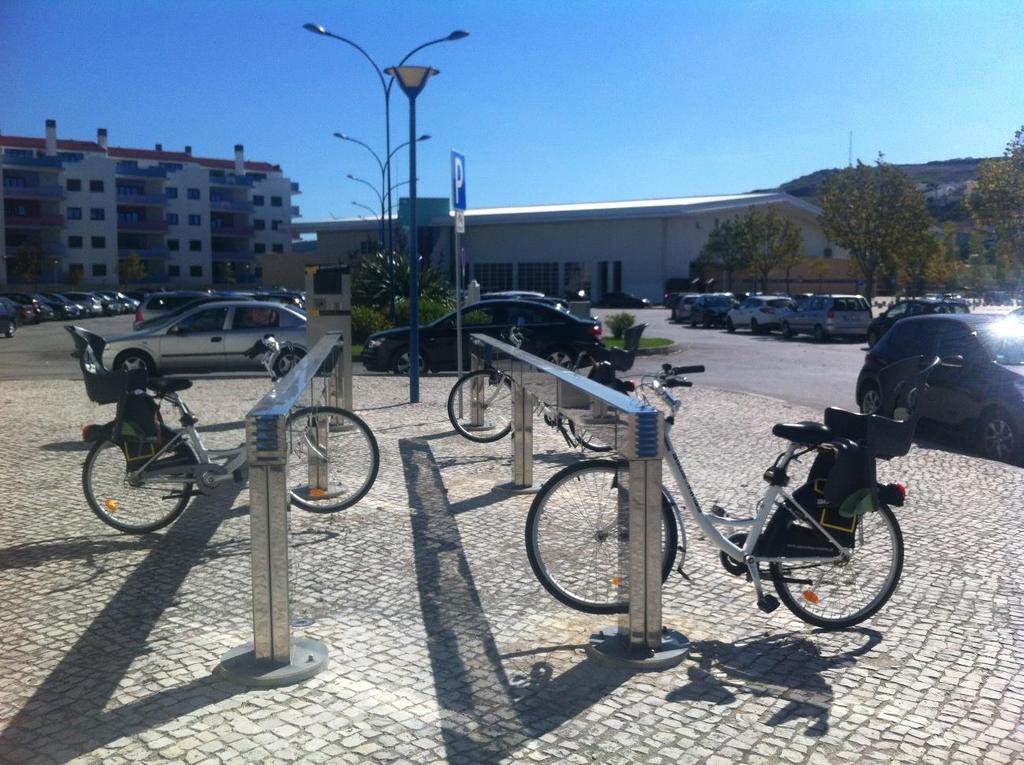14 Figura 1: Estação das bicicletas Agostinhas, junto ao Terminal Rodoviário e do Park & Ride Expotorres 6.