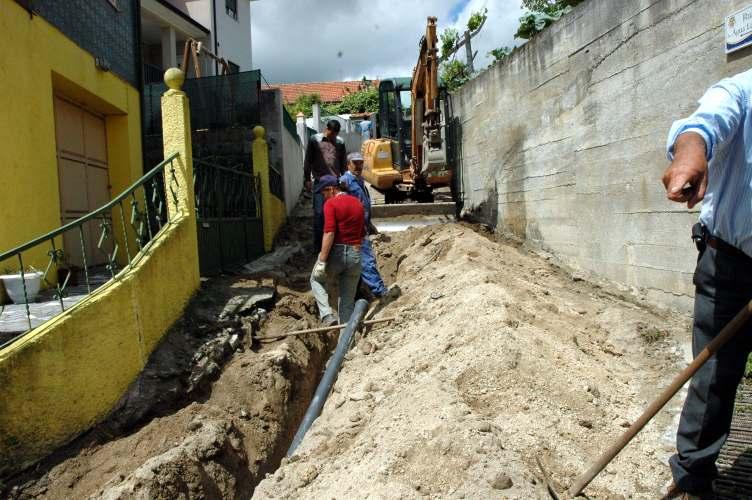 Pavimentação do caminho do lugar do fojo à feira -