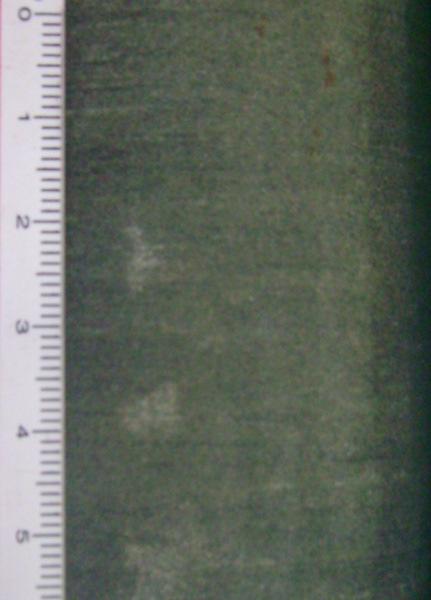 Foto 2: Arenito médio, maciço, de coloração cinza claro, micáceo e com cimento calcífero (Amc).