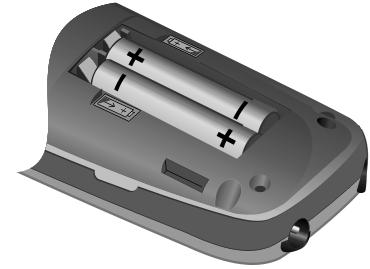 Insira as baterias com a polaridade correcta. A polaridade está indicada no compartimento das baterias.