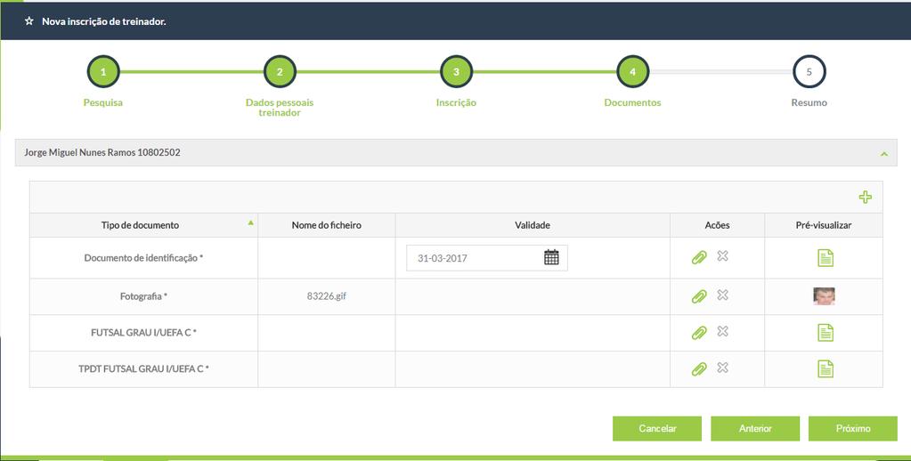 No passo 4 deve anexar os documentos obrigatórios relativos às inscrições que está a fazer e aos cursos de treinador inseridos.