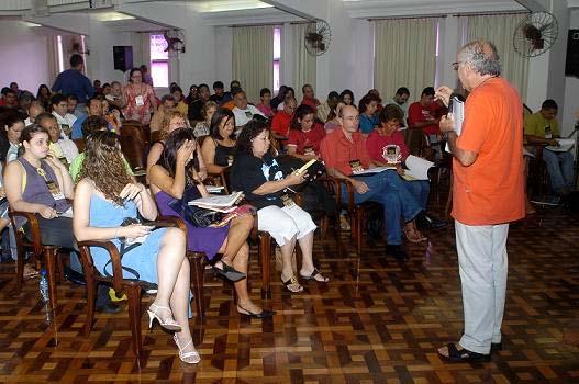 Vínculo com a Audiência Fale com a platéia e não para a platéia Olhar para toda a