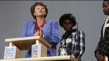 Relatório Brundtland (Nosso Futuro Comum) Primeira ministra da Noruega, Gro Harlem Brundtland, 1987 Comissão Mundial sobre o Meio Ambiente e o Desenvolvimento Desenvolvimento