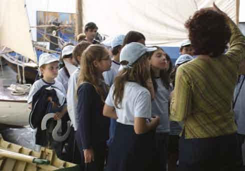 museu marítimo de ílhavo Fainas Agro-Marítimas: Homens, Mulheres e Ofícios da Ria Com o objetivo de despertar o interesse pela cultura e património das fainas agro-marítimas da Ria de Aveiro, a ação