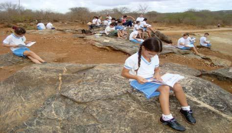 Nós sabemos que os livros têm uma função extremamente importante na formação cidadã e cultural das pessoas, mas nem todos se dão conta de que a biblioteca possui todos os meios para este fim.