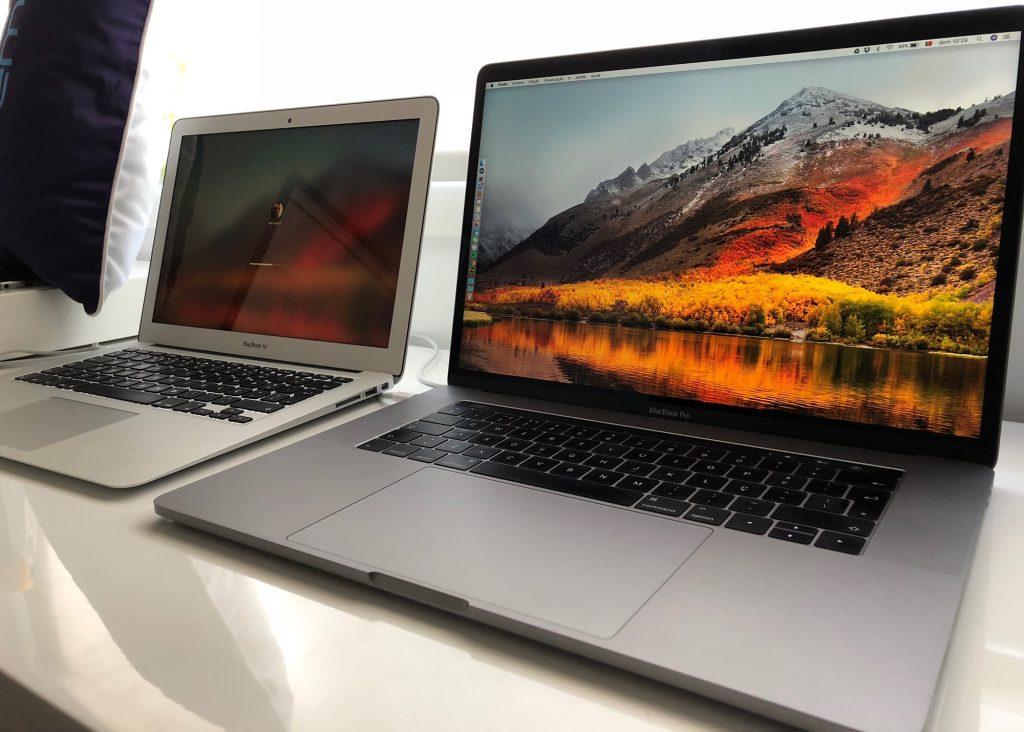Apple poderá abandonar processadores Intel nos MacBooks Date : 1 de Outubro de 2017 A Apple está cada vez mais a centrar em si a conceção de todo o hardware que necessita.