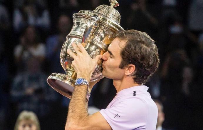 Federer recupera trono econômico do tênis mundial POR WAGNER GIANNELLA Roger Federer voltou a ser o tenista que mais ganhou dinheiro na história do tênis mundial apenas com seu desempenho nas quadras.