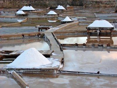 Através do aquecimento do líquido os sólidos