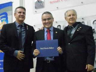 Rotary firma parceria educacional com a FSP O Presidente do Rotary Club de Avaré, Nílson Monteiro, acompanhado do Companheiro João Cruz Filho, assinou na noite do último dia 21, durante a realização