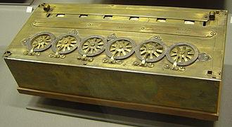 Antes de 1900 Em 1641 o matemático e filósofo Blaise Pascal (1623-1662) construiu uma máquina mecânica de