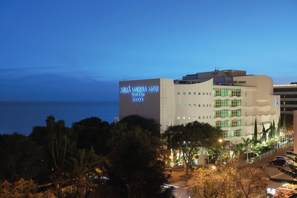 Destino Madeira Em pleno oceano Atlântico, e com um clima temperado, ao longo de todo o ano, a ilha Madeira é um dos destinos turísticos mais antigos e prestigiados da Europa.