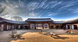 TEMPLO BULGUKSA Este templo em Gyeongju abrange uma série de construções de madeira em terraços de pedra suspensos.