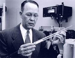 célula de selénio Março de 1953 Químico Calvin Fuller Calvin Fuller prepara uma amostra de Silício dopado