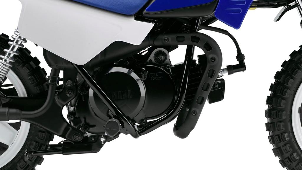 Motor de 50 cc a 2 tempos com caixa de velocidades totalmente automática O motor leve de 50 cc a 2 tempos, refrigerado por ar da foi especialmente concebido para satisfazer as necessidades dos