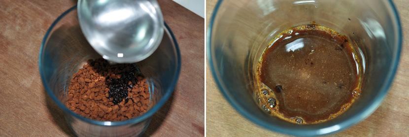 Em um copo, adicione o café instantâneo e a água.