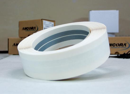 Tratamento de juntas entre placas de drywall. Largura Dimensões Comprimento (m) FPD50150 50 150 Fita de papel microperfurada com tiras de reforço metálico.