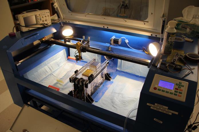 Tipos de Impressoras Síntese a laser Nesse modelo, a impressora usa uma cabeça de impressão a laser, responsável por enrijecer um material de impressão em pó, numa câmera vedada.