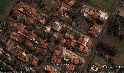 Fonte: Google Earth TM mapping service/nasa/terra Métrics copyright (acesso: agosto de 2012) Jardim Colina trata-se de um bairro que possui lotes maiores do que os conjuntos habitacionais e