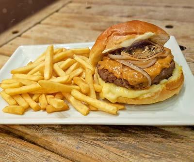 Dek Burger Picanha no Rechaud Burgers e Lanches Porções no Rechaud Texas Burger R$34,00 160g de hamburger, coberto com gorgonzola, rúcula e maionese de alho e mel.