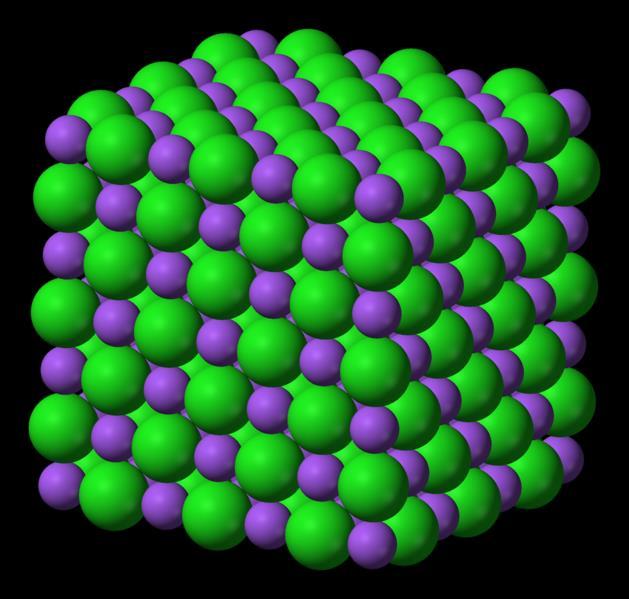 A Estrutura dos Compostos Iônicos Esses arranjos de íons, formando figuras geométricas definidas, são chamados redes cristalinas ou