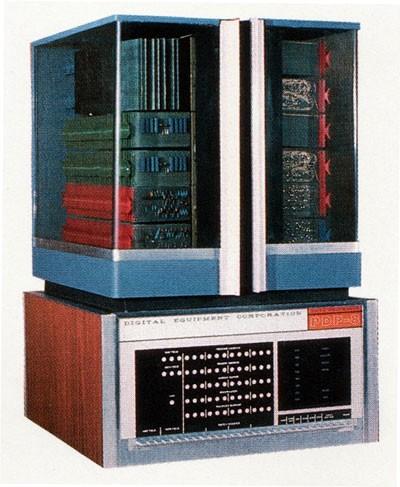 PDP-8 DEC (1965) Primeiro minicomputador na década de 70 https://br.