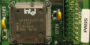 386 Intel (1985) Primeiro ancestral de 32-bits da linha Pentium http://www.