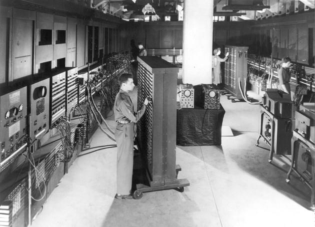 ENIAC Eckert/Mauchley (1946) A história moderna dos computadores