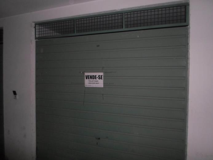 2 205,00 Verba 16 - Garagem c/ 19 m2 ("Lote 10 e 11 / Piso - 1") ("Lote 10 e 11 / Piso - 1") Área Bruta Privativa: 19 m2 Prédio Urbano Fracção Autónoma designada pela letra AV