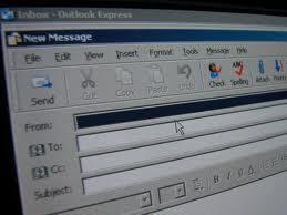 ACESSO AO WEBMAIL: O webmail pode ser utilizado em qualquer lugar do mundo e se consegue acesso ao e- mail bastando utilizar um computador, acessar um provedor e conectar-se à Internet, não sendo