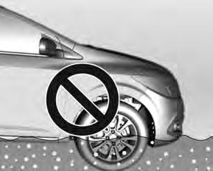 Black plate (10,1) 9-10 Condução e operação Condução em estradas molhadas Dirigir em locais alagados As áreas alagadas deverão ser evitadas em qualquer situação.
