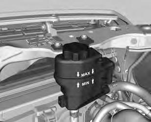 Black plate (20,1) 10-20 Cuidados com o veículo { Cuidado Os ventiladores e outras partes móveis do motor podem causar ferimentos sérios.