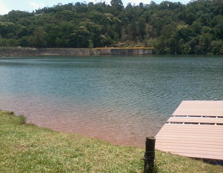 Reservatório Paiva Castro (Juqueri) O reservatório Paulo de Paiva Castro, também conhecido como Juqueri, situa-se próximo ao município de Mairiporã (23 20 S e 46 39 W) em uma altitude de 750m.