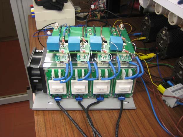 Fig. 5 Protótipo laboratorial do inversor de potência desenvolvido. Fig. 6 Protótipo laboratorial de um Filtro Activo Paralelo Trifásico com o Sistema de Monitorização. 2.