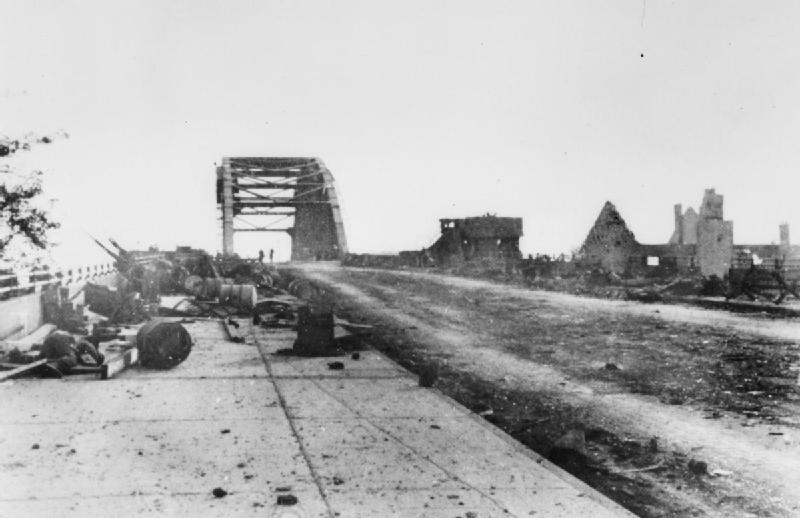 9 avanço que termina diretamente apontada para o interior alemão. Unindo-se com os paraquedistas, eles protegerão as pontes conquistadas enquanto outras forças se preparam para assumir a ofensiva.