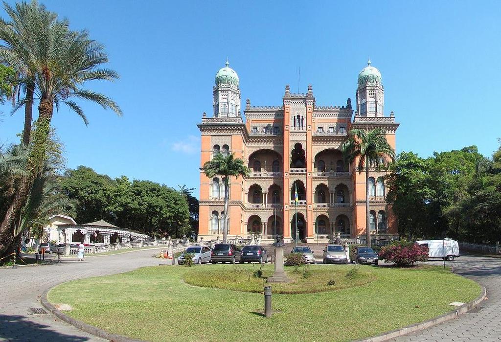 ECLÉTICO -Neomourisco Arcos mouriscos, rendilhado Fundação Fio Cruz, RJ Os