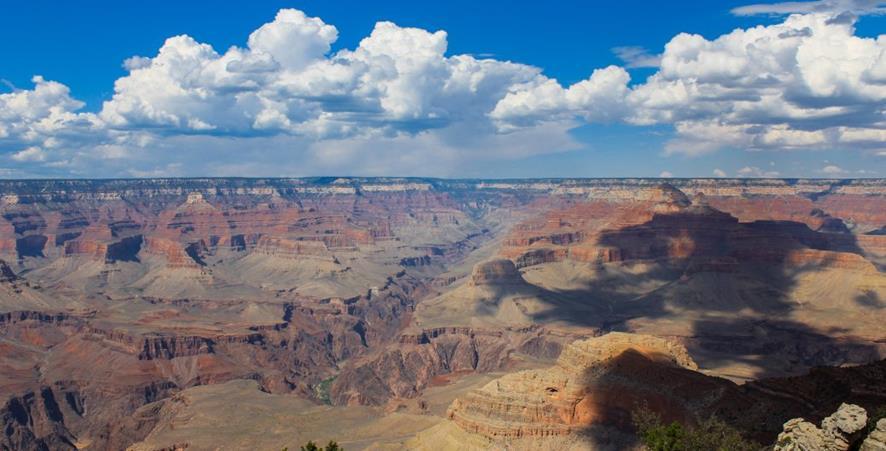 Por dois bilhões de anos de história geológica da Terra o rio Colorado e seus afluentes cortaram seus canais