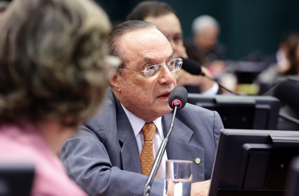 STF condena Paulo Maluf por lavagem de dinheiro e determina perda do mandato A Primeira Turma do Supremo Tribunal Federal (STF) condenou nesta terça-feira (23) o deputado federal Paulo Maluf (PP-SP)