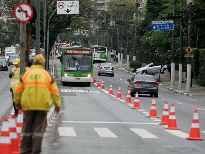 serviço; auxiliar, informar e atender os usuários; intervir