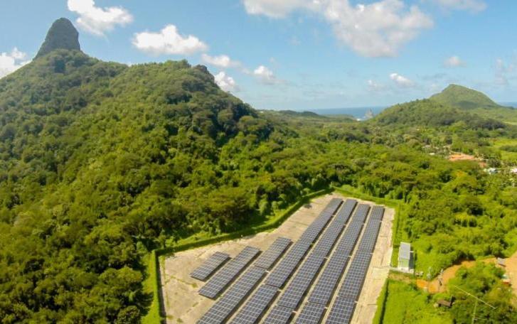 Prêmio Época Empresa Verde 2015 Melhor Solução para o Uso Sustentável de Recursos Naturais O reconhecimento se deve ao uso da energia renovável em Fernando de Noronha, especialmente as usinas solares