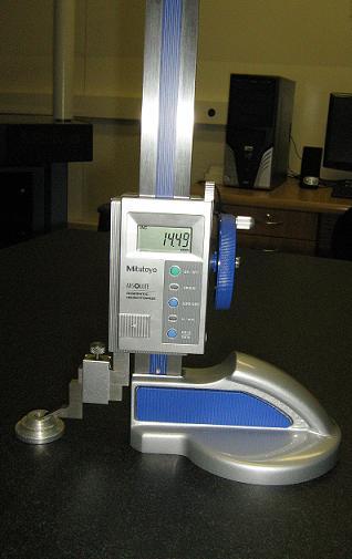 a temperatura de (2 ± 1 ºC. Durante sua realização, foi monitorada a temperatura ambiente utilizando-se um termohigrômetro digital com resolução de,1 C e faixa nominal de (-2 a 6 C. 3.7.